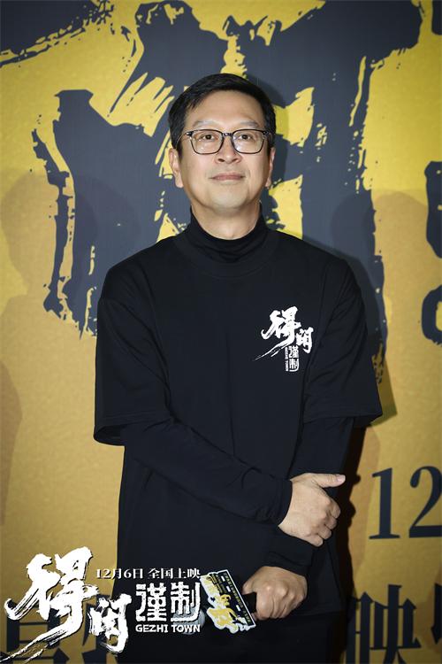 2.侯鸿亮.jpg